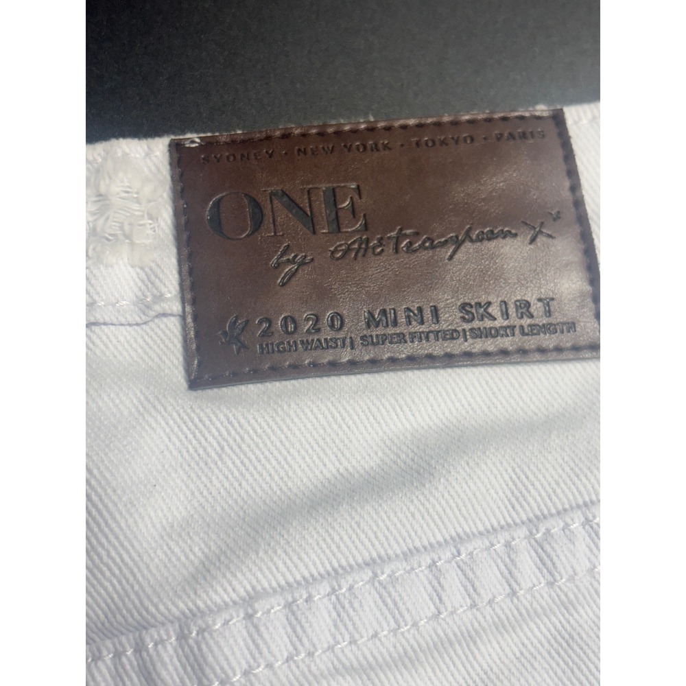 One Teaspoon NWT High Waisted 2020 Mini Denim Skirt in White Beauty 26 MSRP $110 - Picture 6 of 11